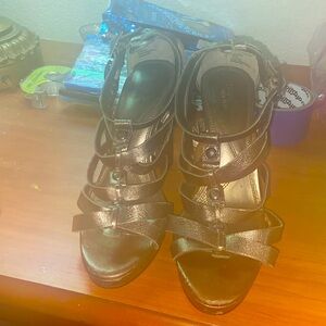 Vera Wang pumps size 7. Gently used